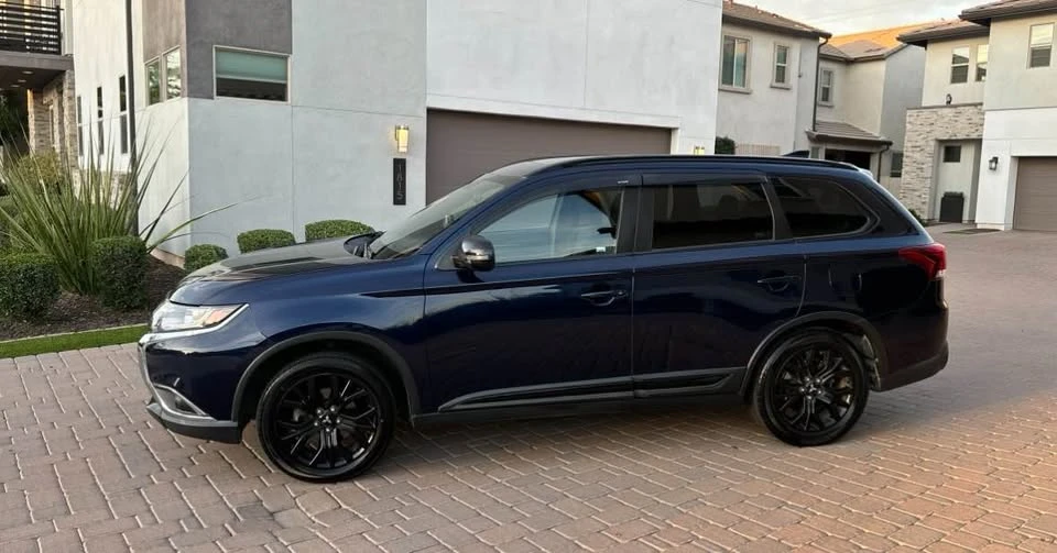 2018 Mitsubishi Outlander - Image 2 of 5