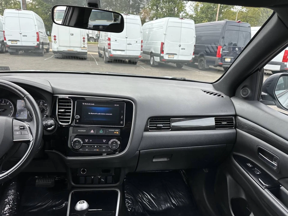 2018 Mitsubishi Outlander - Image 17 of 21