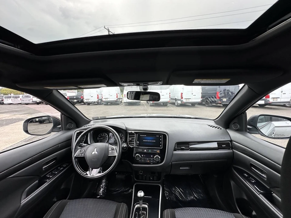 2018 Mitsubishi Outlander - Image 16 of 21
