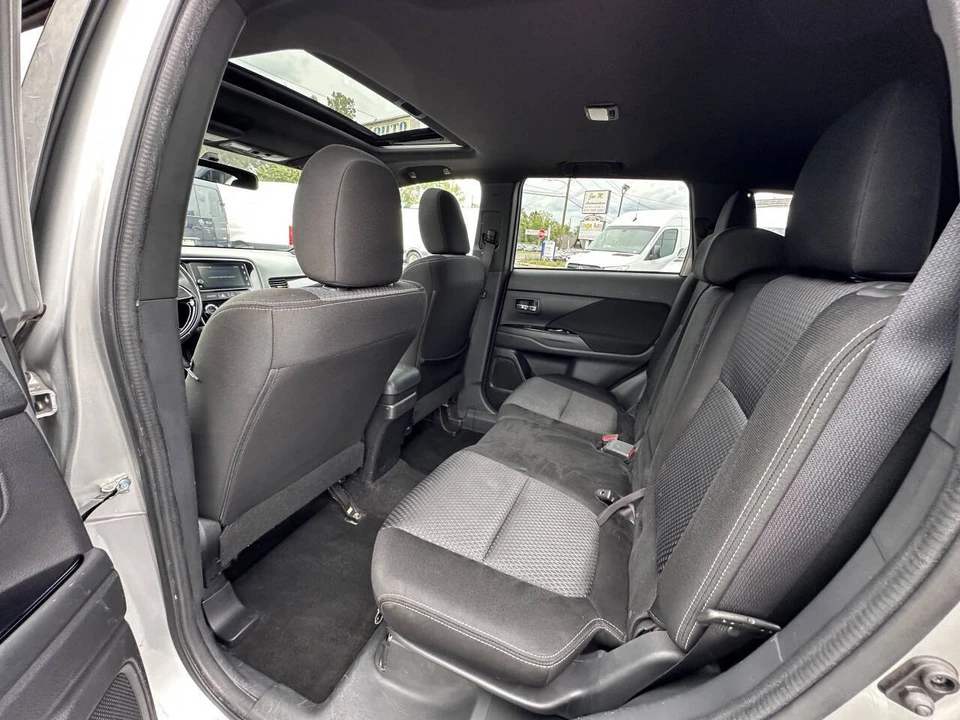 2018 Mitsubishi Outlander - Image 10 of 21