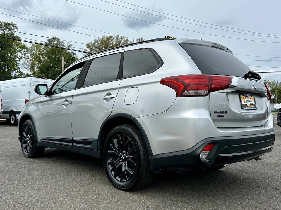 2018 Mitsubishi Outlander - Image 2 of 21