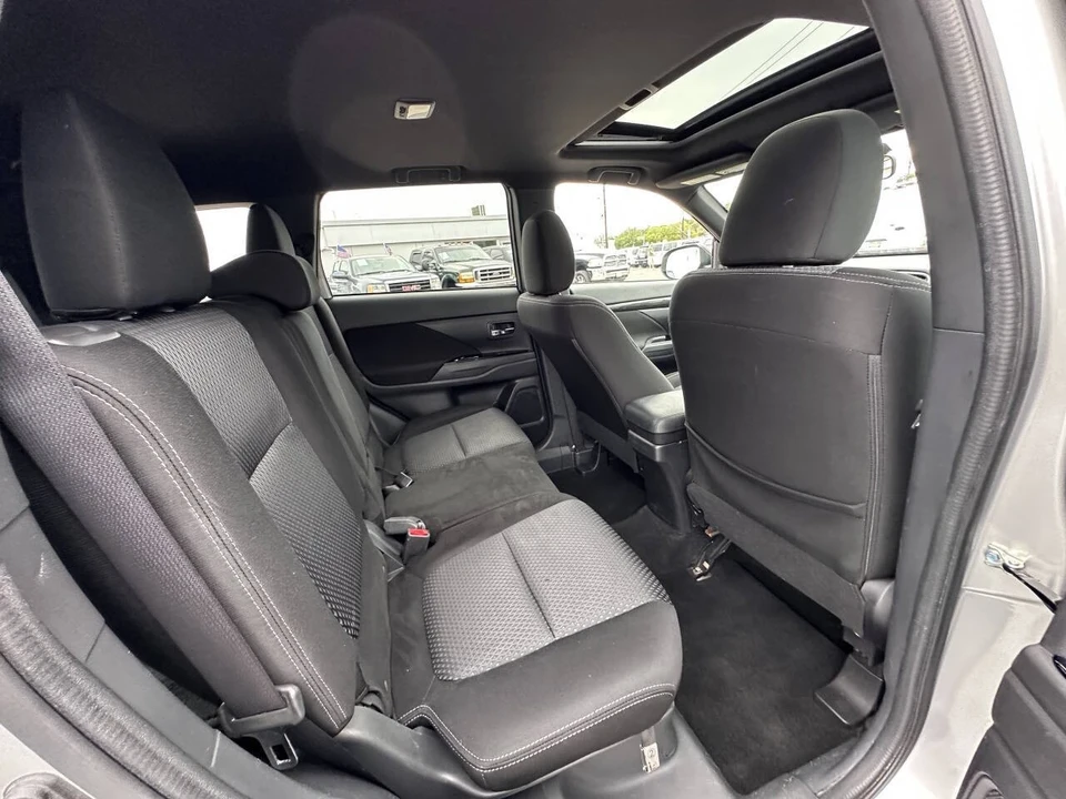 2018 Mitsubishi Outlander - Image 14 of 21