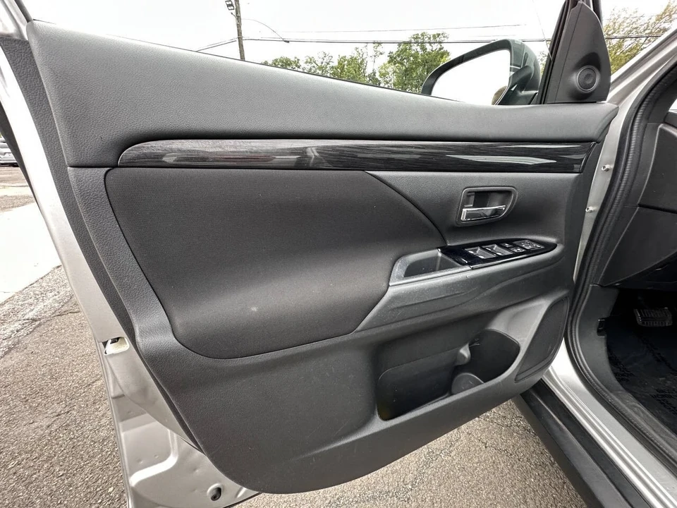 2018 Mitsubishi Outlander - Image 9 of 21