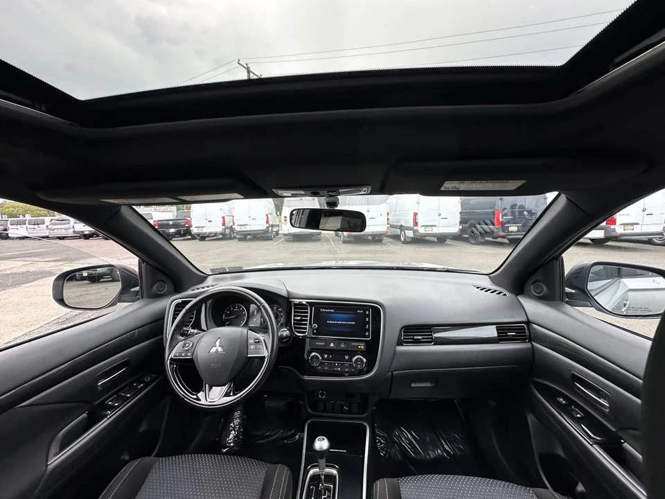2018 Mitsubishi Outlander - Image 16 of 21