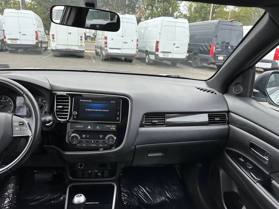 2018 Mitsubishi Outlander - Image 17 of 21