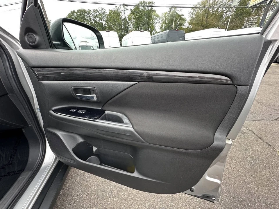 2018 Mitsubishi Outlander - Image 13 of 21