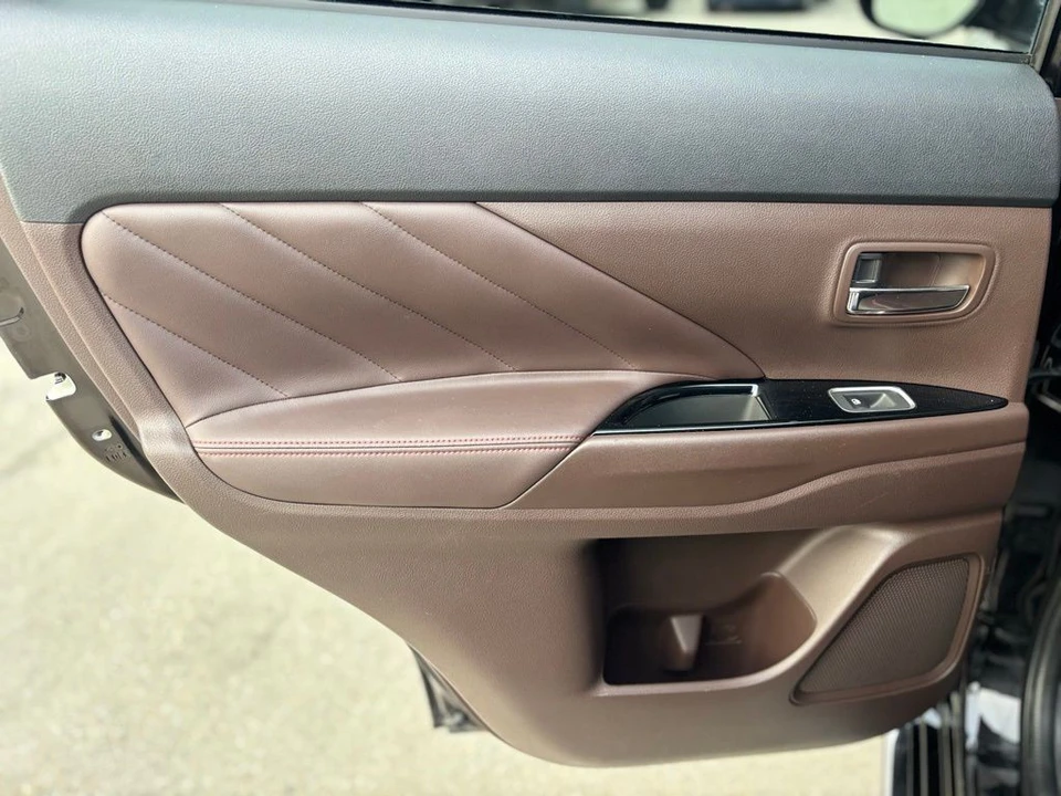 2018 Mitsubishi Outlander - Image 18 of 21
