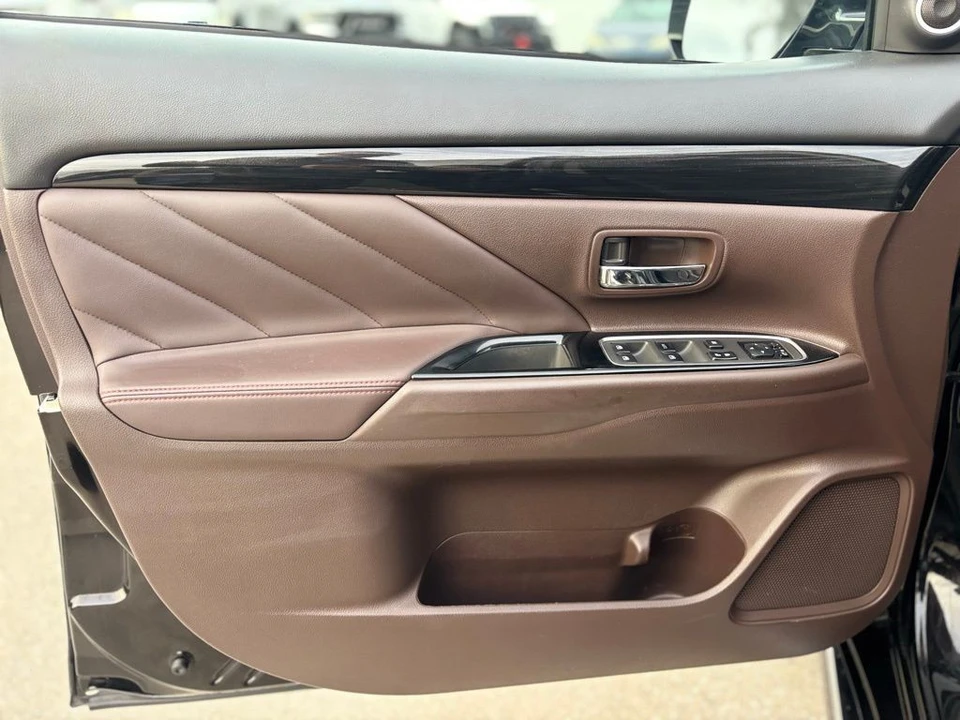 2018 Mitsubishi Outlander - Image 9 of 21