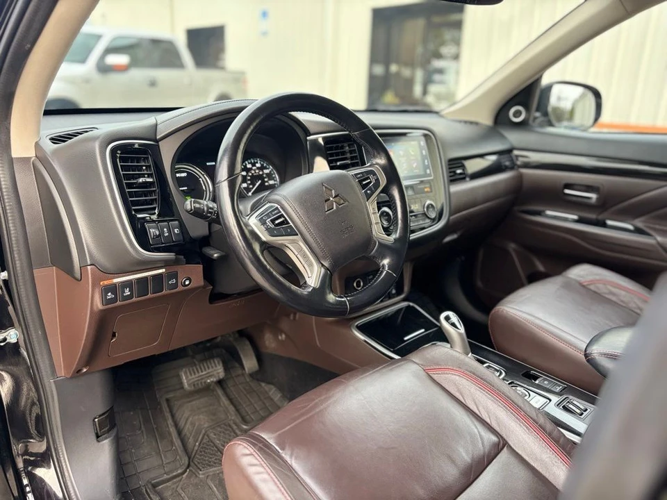 2018 Mitsubishi Outlander - Image 10 of 21