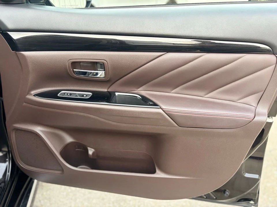 2018 Mitsubishi Outlander - Image 12 of 21