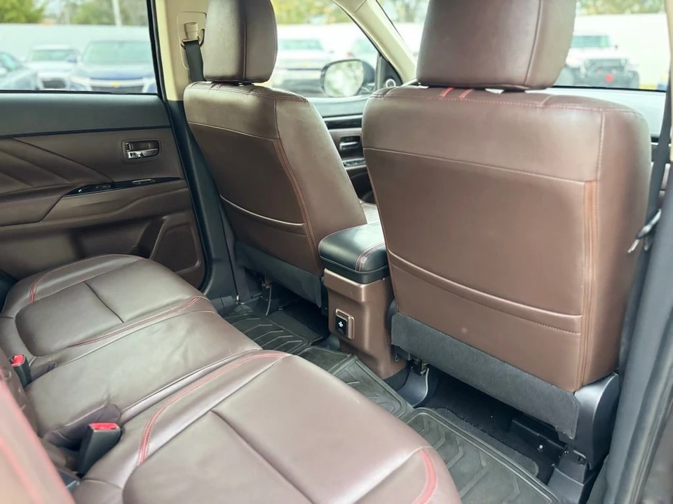 2018 Mitsubishi Outlander - Image 16 of 21