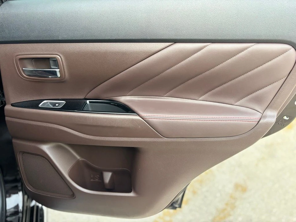 2018 Mitsubishi Outlander - Image 15 of 21