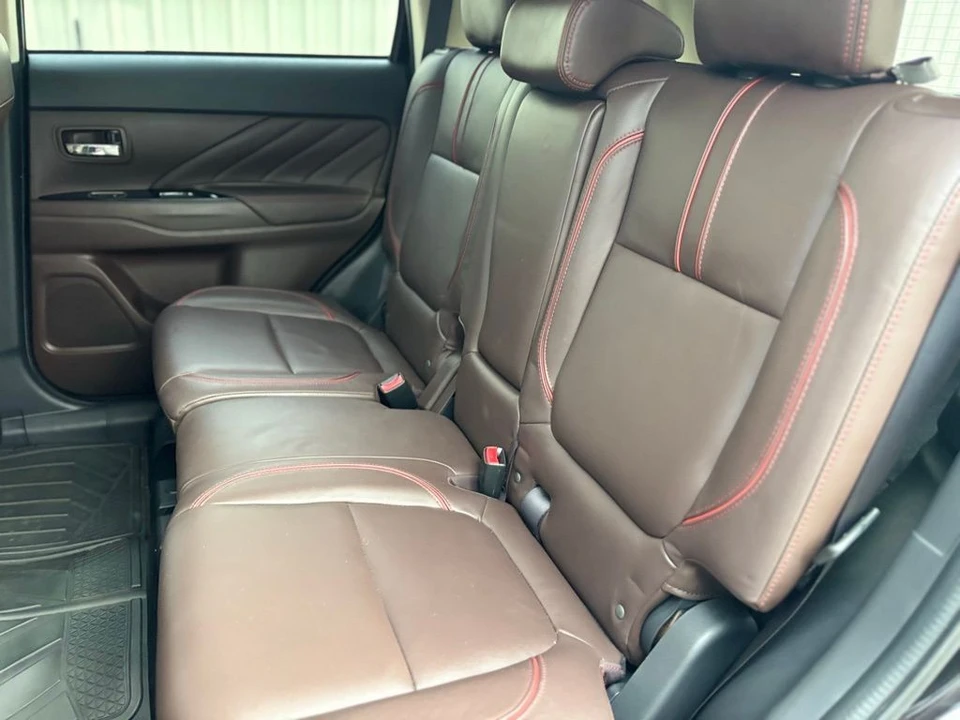 2018 Mitsubishi Outlander - Image 20 of 21