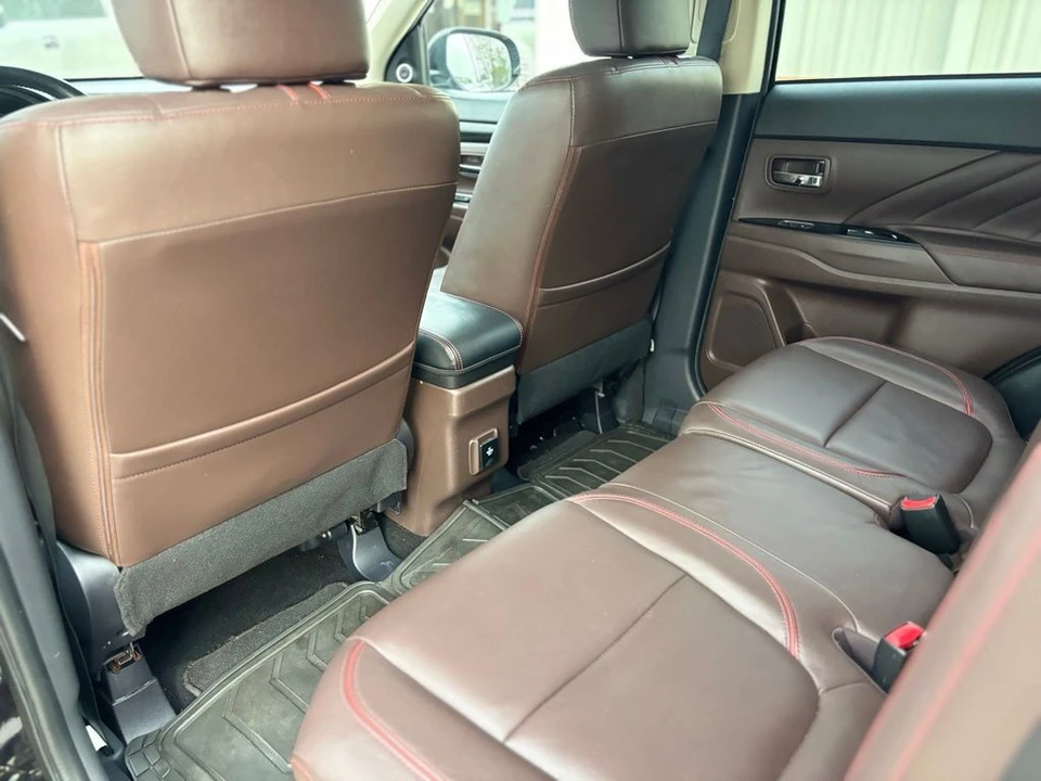 2018 Mitsubishi Outlander - Image 19 of 21