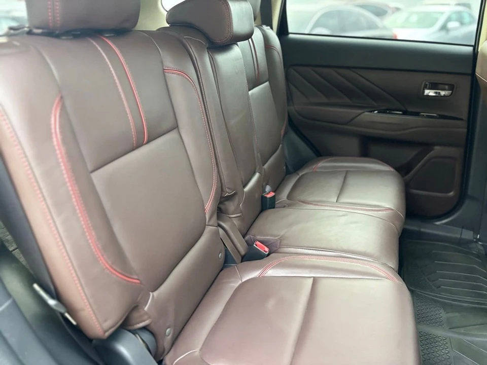 2018 Mitsubishi Outlander - Image 17 of 21