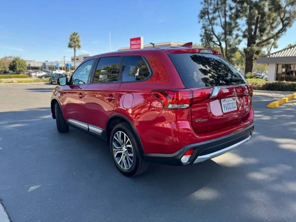 2018 Mitsubishi Outlander - Image 2 of 8