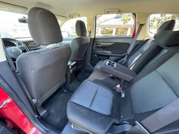 2018 Mitsubishi Outlander - Image 7 of 8