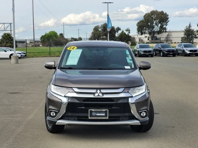 2018 Mitsubishi Outlander - Image 2 of 12