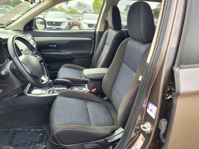 2018 Mitsubishi Outlander - Image 10 of 12
