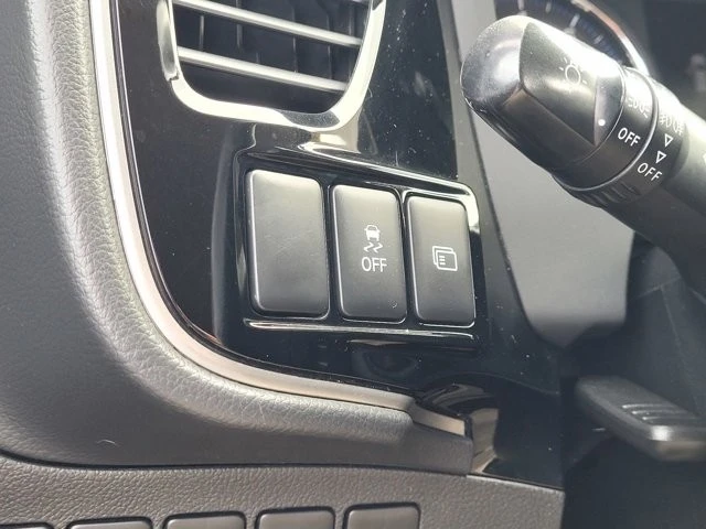 2018 Mitsubishi Outlander - Image 17 of 21