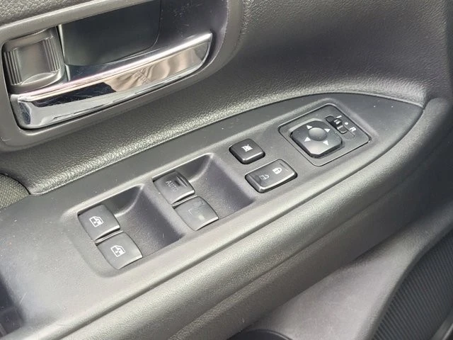 2018 Mitsubishi Outlander - Image 16 of 21