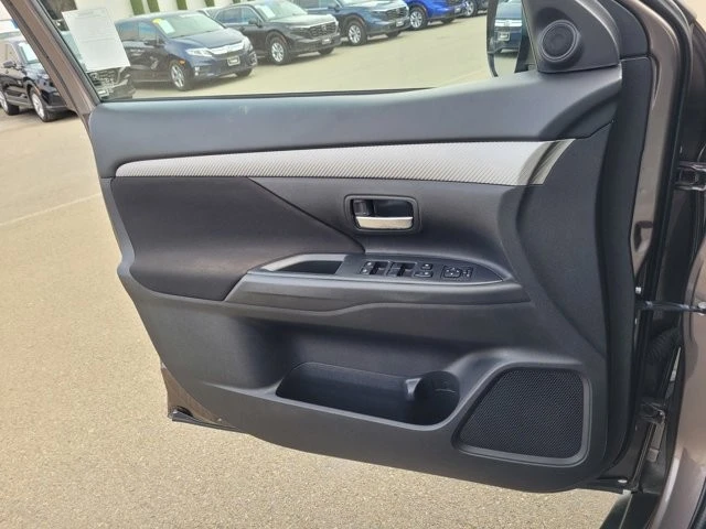 2018 Mitsubishi Outlander - Image 15 of 21