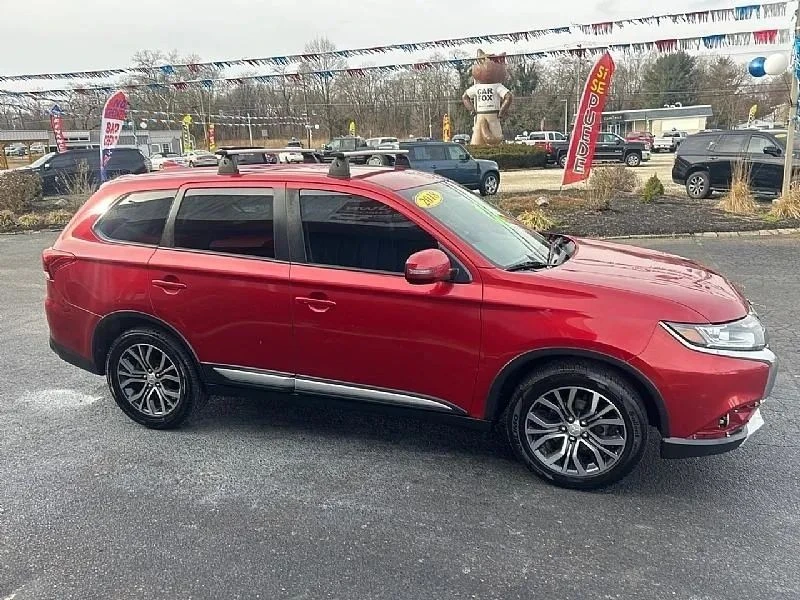 2018 Mitsubishi Outlander - Image 2 of 12