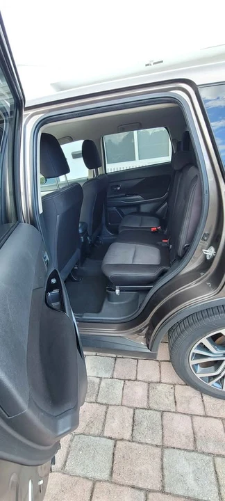 2018 Mitsubishi Outlander - Image 11 of 15