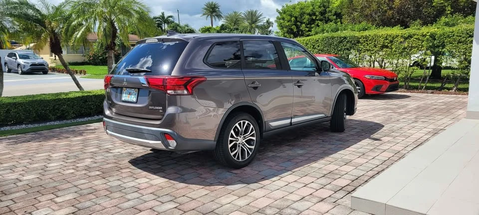 2018 Mitsubishi Outlander - Image 5 of 15