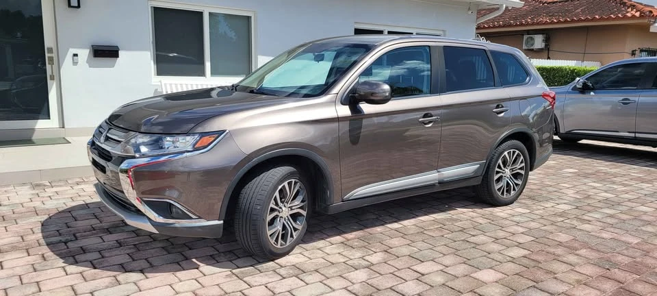 2018 Mitsubishi Outlander - Image 2 of 15