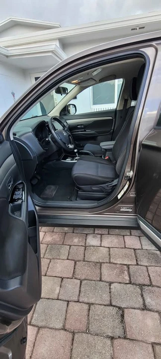 2018 Mitsubishi Outlander - Image 10 of 15