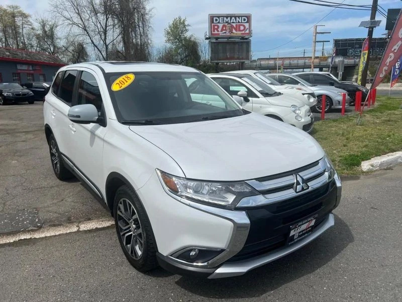 2018 Mitsubishi Outlander - Image 3 of 12