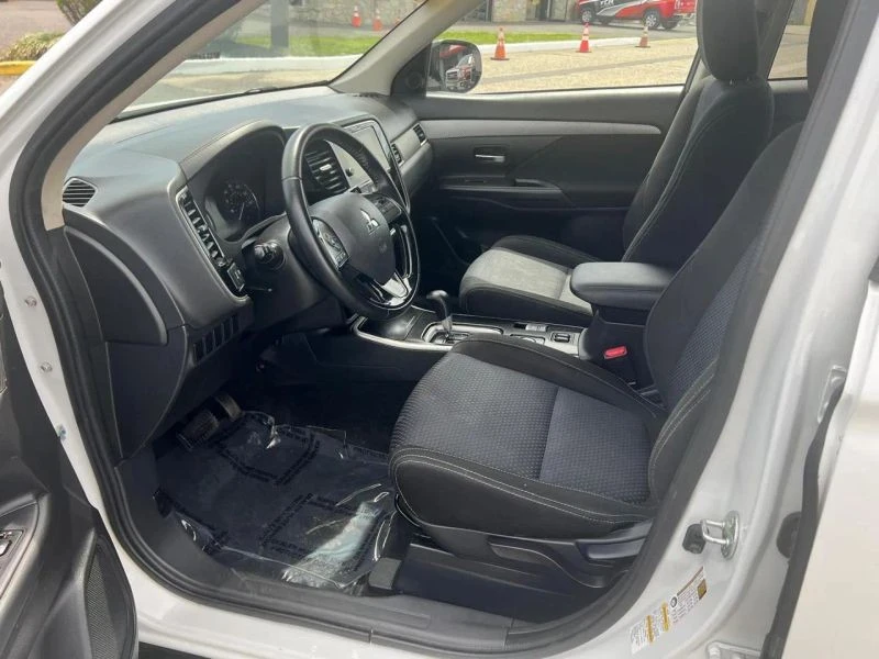 2018 Mitsubishi Outlander - Image 9 of 12