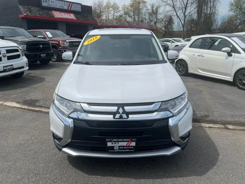 2018 Mitsubishi Outlander - Image 2 of 12