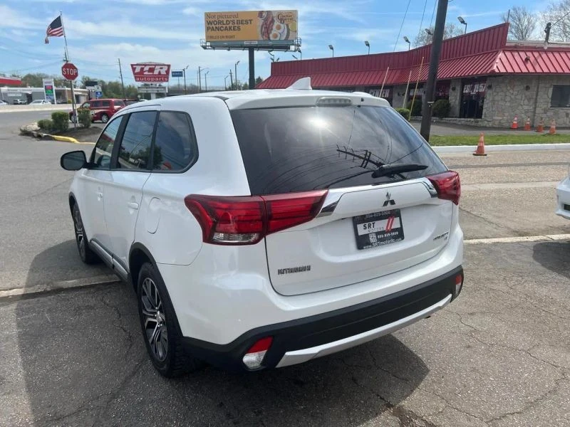 2018 Mitsubishi Outlander - Image 6 of 12