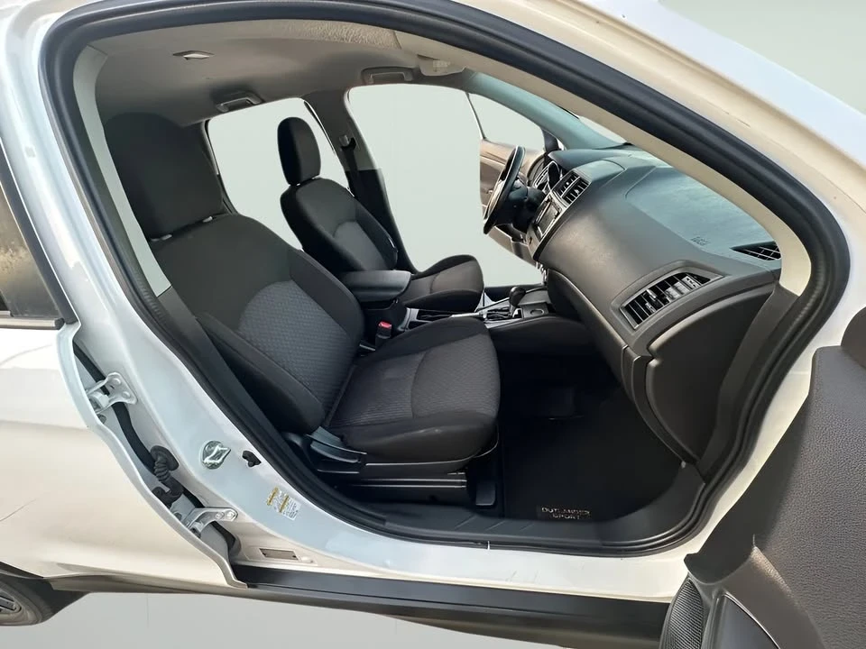 2018 Mitsubishi Outlander - Image 9 of 19