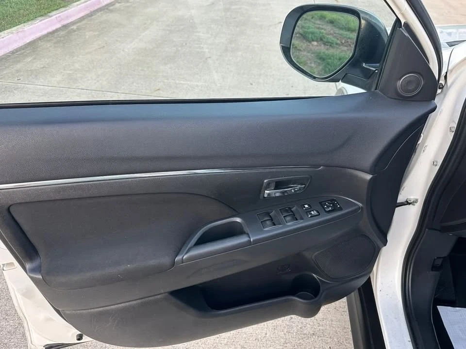 2018 Mitsubishi Outlander - Image 18 of 19