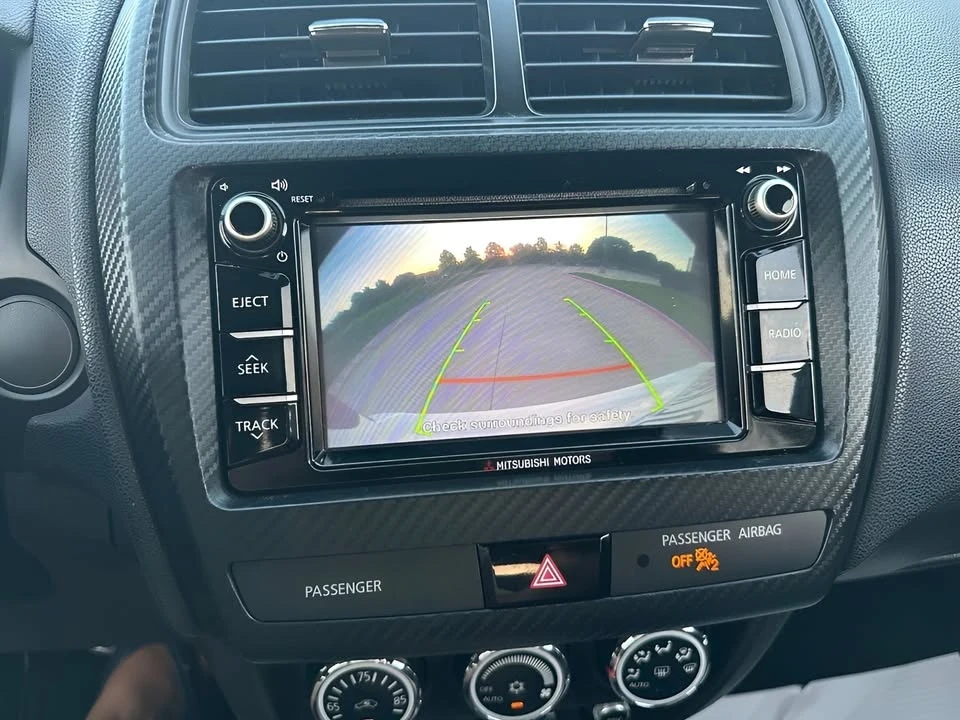 2018 Mitsubishi Outlander - Image 16 of 19