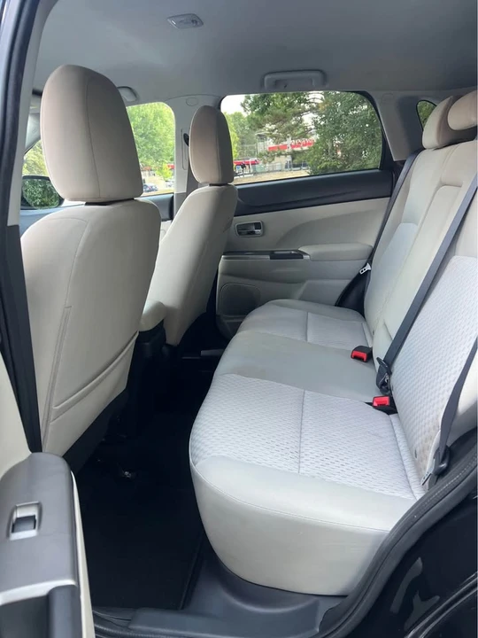 2018 Mitsubishi Outlander - Image 8 of 13