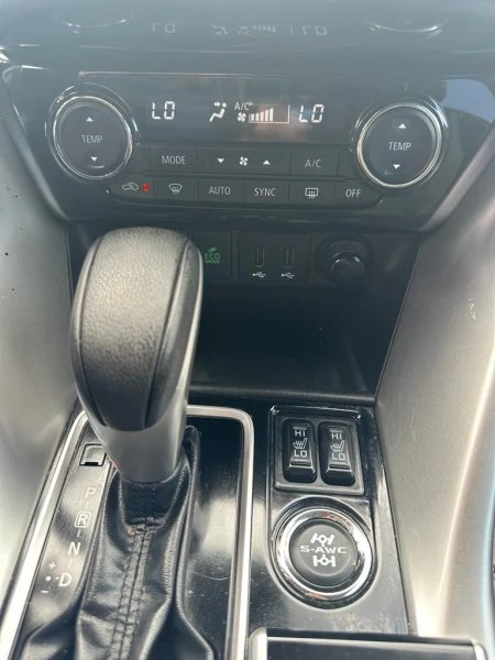 2018 Mitsubishi Eclipse - Image 13 of 20