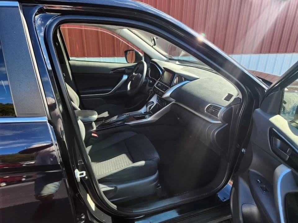 2018 Mitsubishi Eclipse Cross - Image 9 of 19