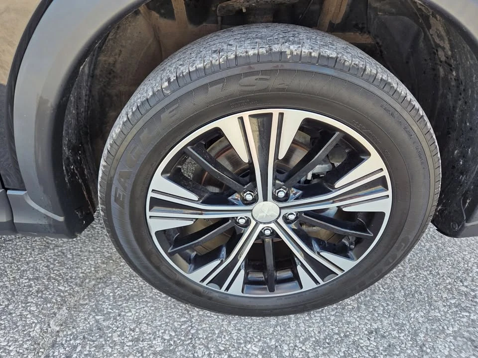 2018 Mitsubishi Eclipse Cross - Image 9 of 20