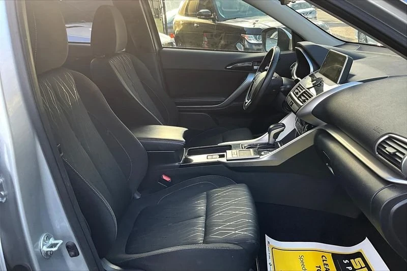 2018 Mitsubishi Eclipse Cross - Image 6 of 19