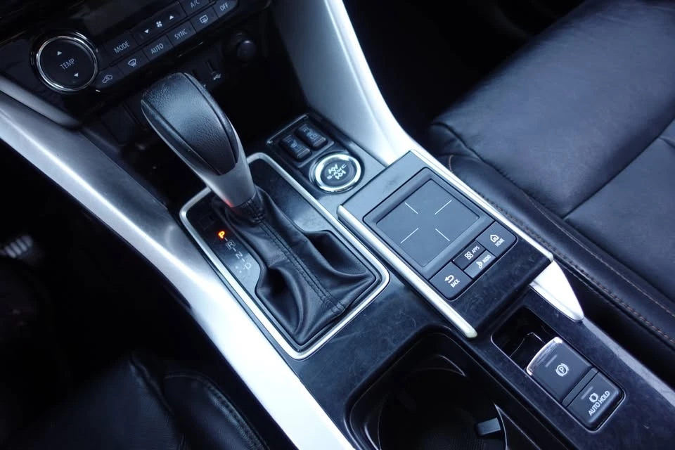2018 Mitsubishi Eclipse Cross - Image 16 of 20