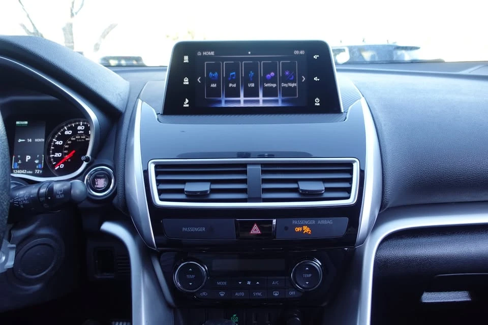 2018 Mitsubishi Eclipse Cross - Image 15 of 20