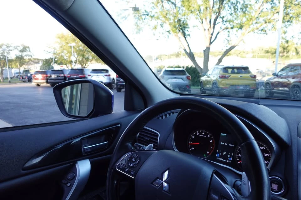 2018 Mitsubishi Eclipse Cross - Image 9 of 20
