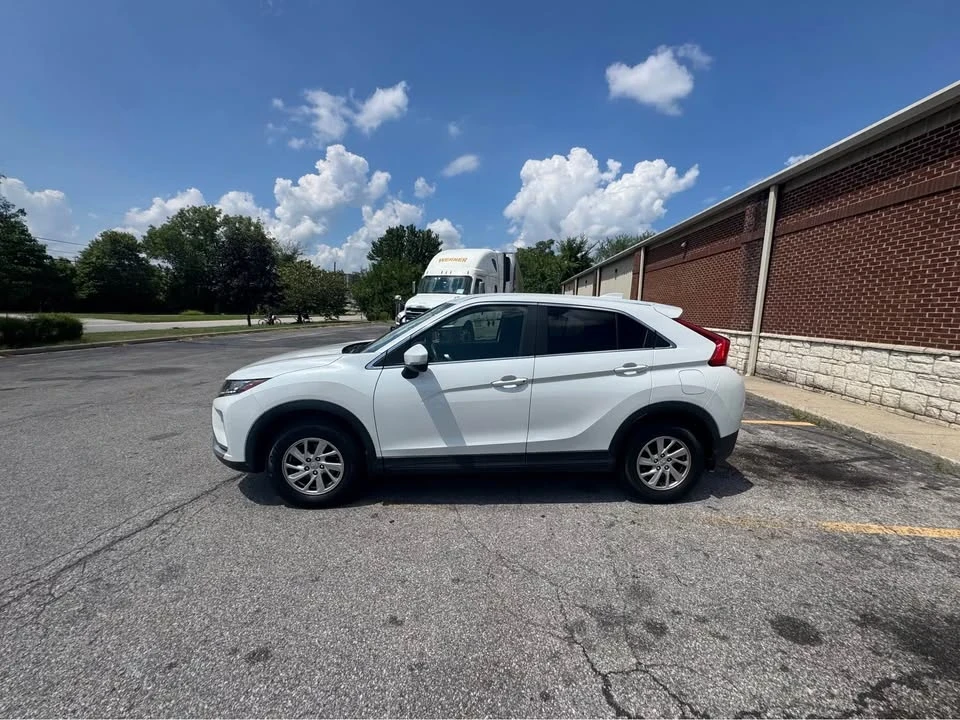 2018 Mitsubishi Eclipse Cross - Image 2 of 6