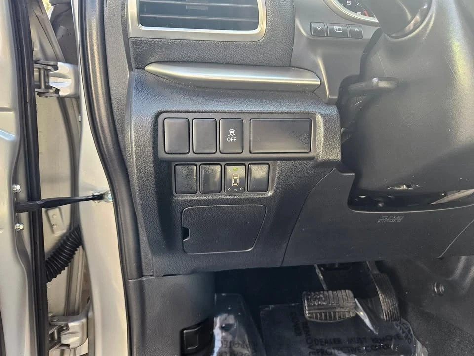2018 Mitsubishi Eclipse Cross - Image 13 of 20