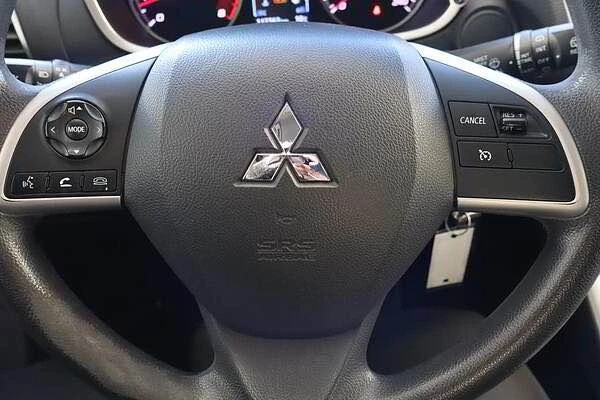 2018 Mitsubishi Eclipse Cross - Image 10 of 20