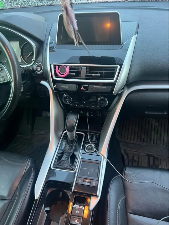 2018 Mitsubishi Eclipse Cross - Image 11 of 14